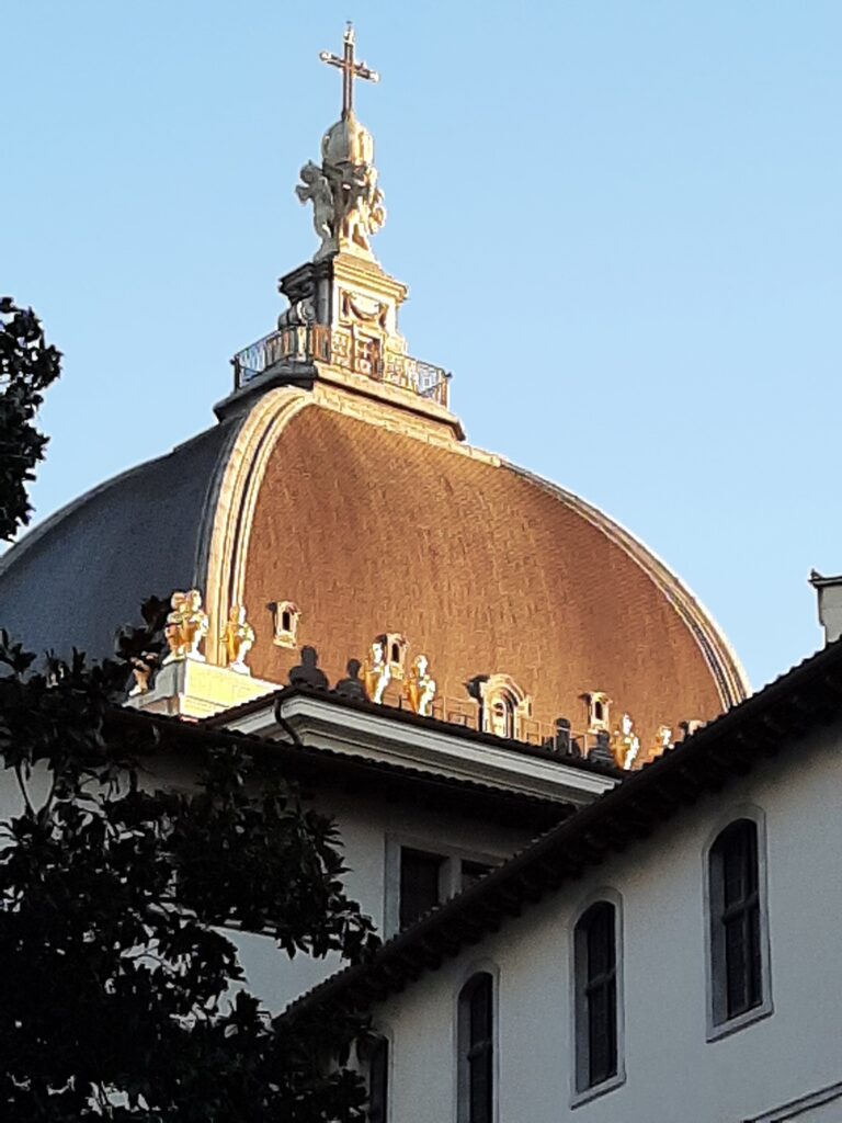 L’image actuelle n’a pas de texte alternatif. Le nom du fichier est : le-grand-dome-HOTEL-DIEU-scaled.jpg